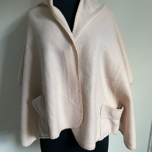 Over Shoulder Wrap With Pockets! - Picture 3 of 9